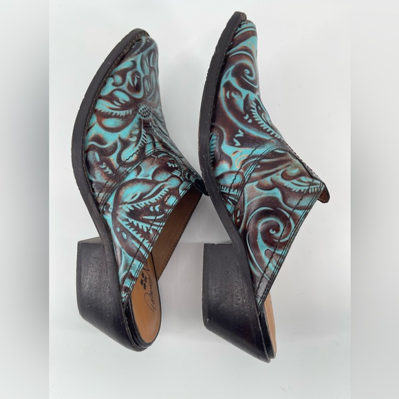 Patricia Nash Tooled Leather Floral Embossed Turquoise Mules Clogs Western 8 - Picture 8 of 8